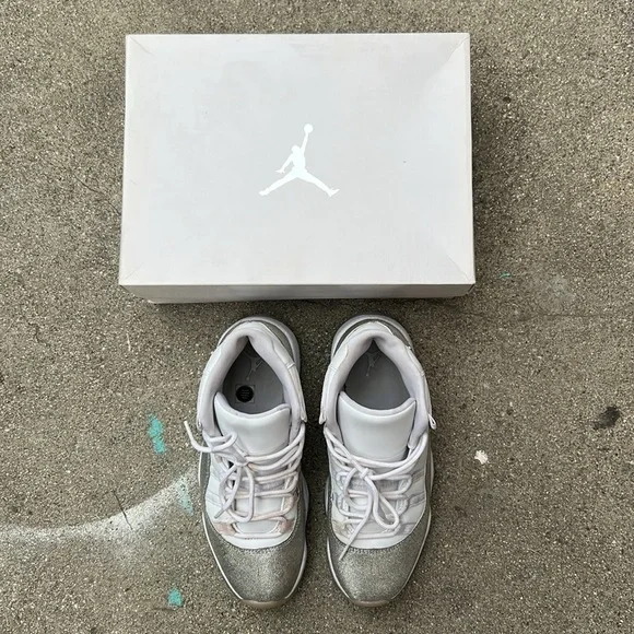 Nike Air Jordan 11 metallic Silver glitter - Picture 9 of 10